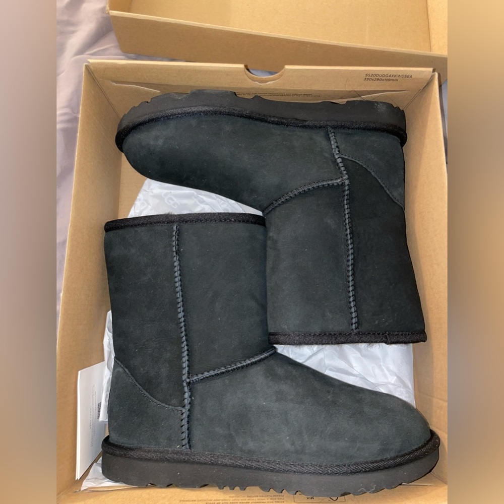 BRAND NEW Kids Classic II Short Ugg Boots
